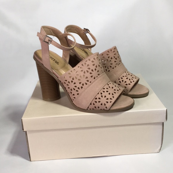 Dream Round Heel Sandals - size 10 - Picture 6 of 9